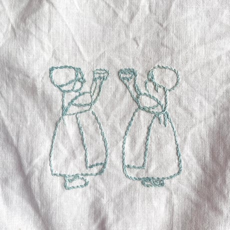 10s embroidery bib_girl
