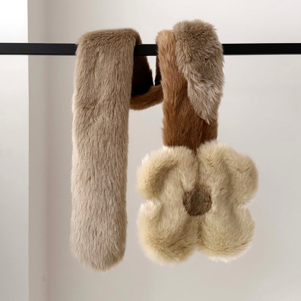 WANDMEE_FLOWER FUR STOLE | 2e CHESTS