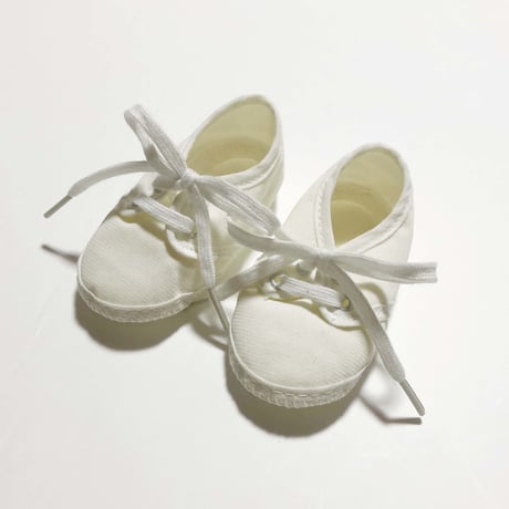white shoes (dead stock) / 1-2months
