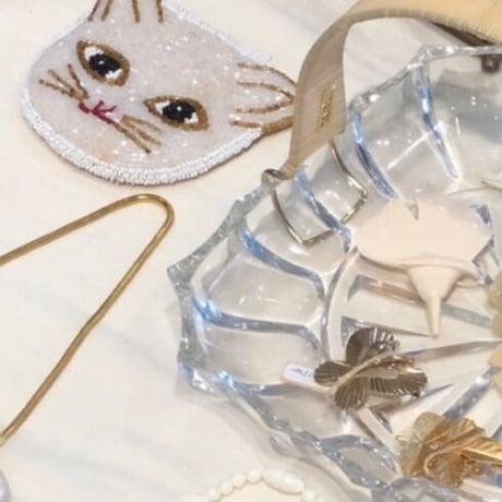 glass dish with handle (dead stock)
