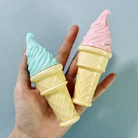 vintage plastic toy_ice cream (mint.pink)