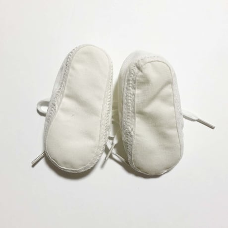 white shoes (dead stock) / 1-2months