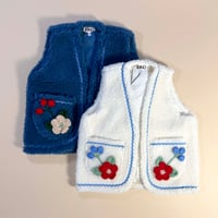 RKO_Floral Fluffy Vest (WHITE/BLUE) / 1-2,3-4years