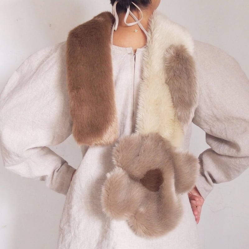 WANDMEE_FLOWER FUR STOLE | 2e CHESTS