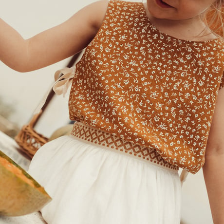 THE LiTTLE POETS_Louise Reversible Vest (Caramel)  / 3-4years