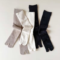 2e CHESTS×MARCOMONDE_MOLE FUR TABI socks (Ivory,Beige,Charcoal)