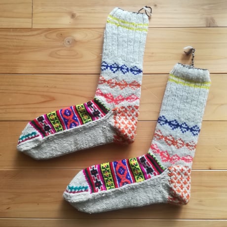 マナリ　手編みくつした（手紡ぎ羊毛　白）①