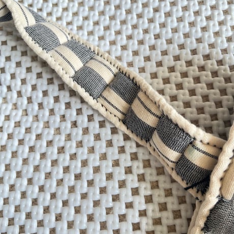 Sujni Cylinder Bag (Ivory x Black)