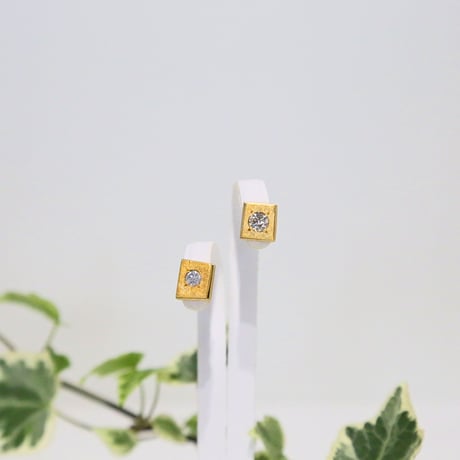 ギベオン&天然ダイヤモンド18金ピアス　ペア