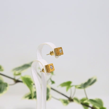 ギベオン&天然ダイヤモンド18金ピアス　ペア