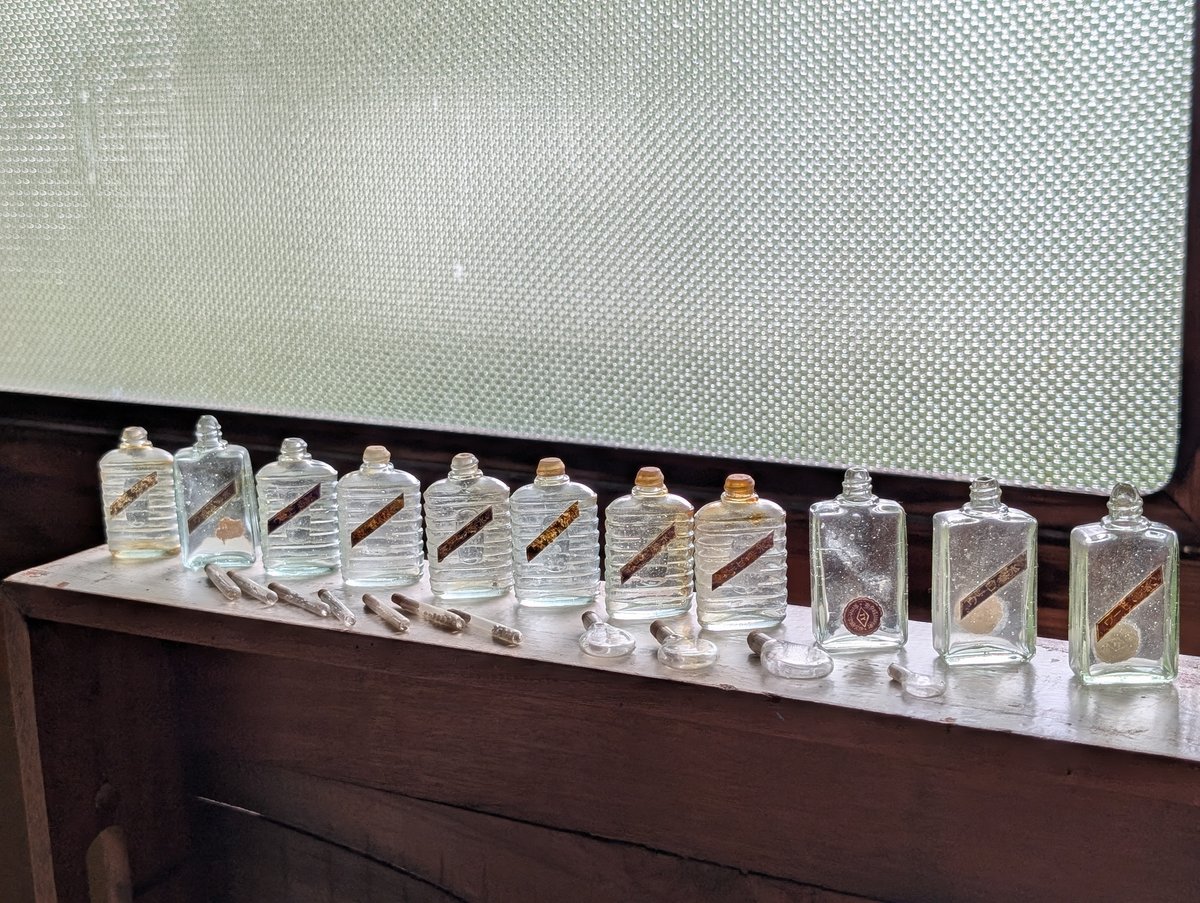 アンティーク】 大正ロマン〜戦前 昭和レトロ 薬瓶・国産香水瓶・薬管
