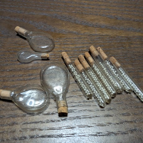 【アンティーク】 大正ロマン〜戦前 昭和レトロ 薬瓶・国産香水瓶・薬管 大量セット（当時の中身・レア紙ラベル付き）