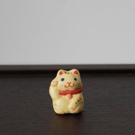 ミニ招き猫（黄）　Mini Lucky cat  yellow