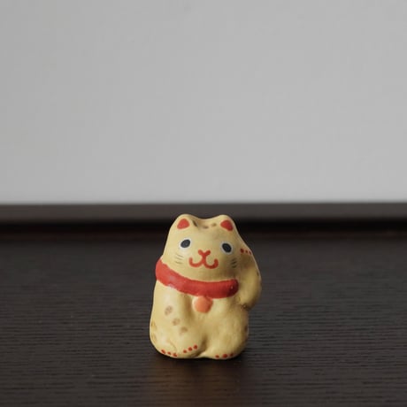 ミニ招き猫（黄）　Mini Lucky cat  yellow