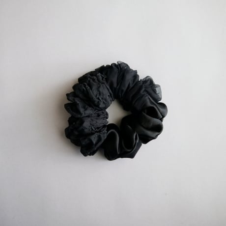 刺繍flowerBlack_シュシュ