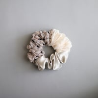 刺繍flowerBeige_シュシュ
