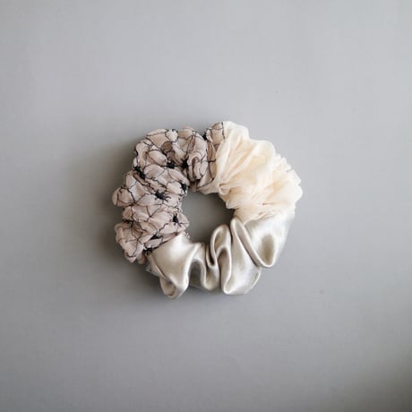 刺繍flowerBeige_シュシュ