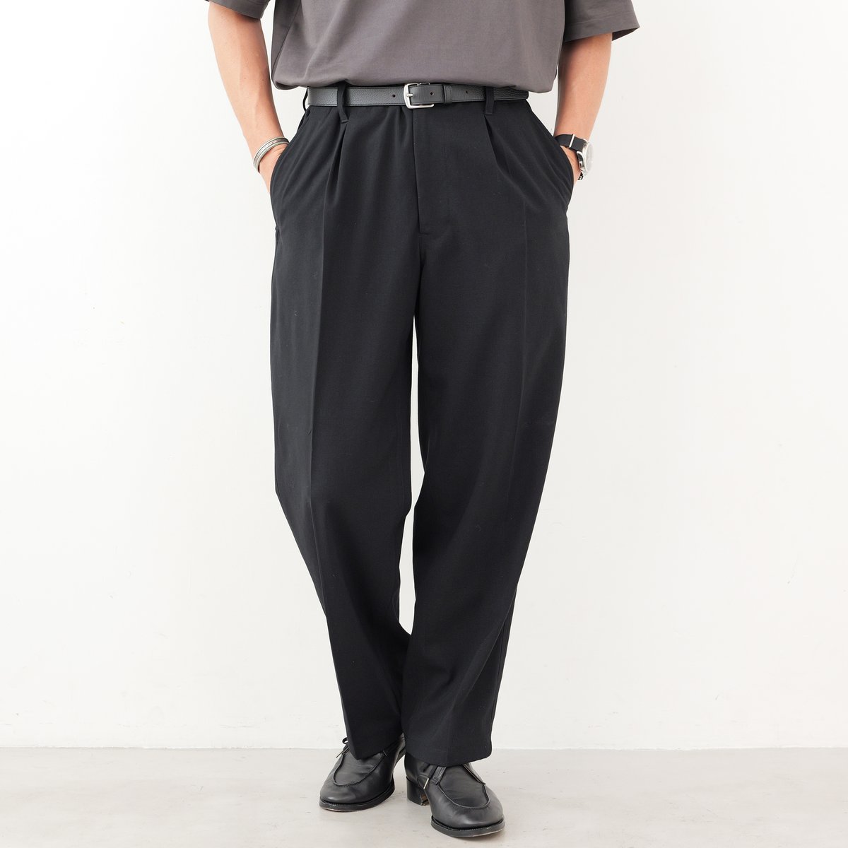 So 大山シュン Gray Slacks Futu-no-KURO-Pan | So