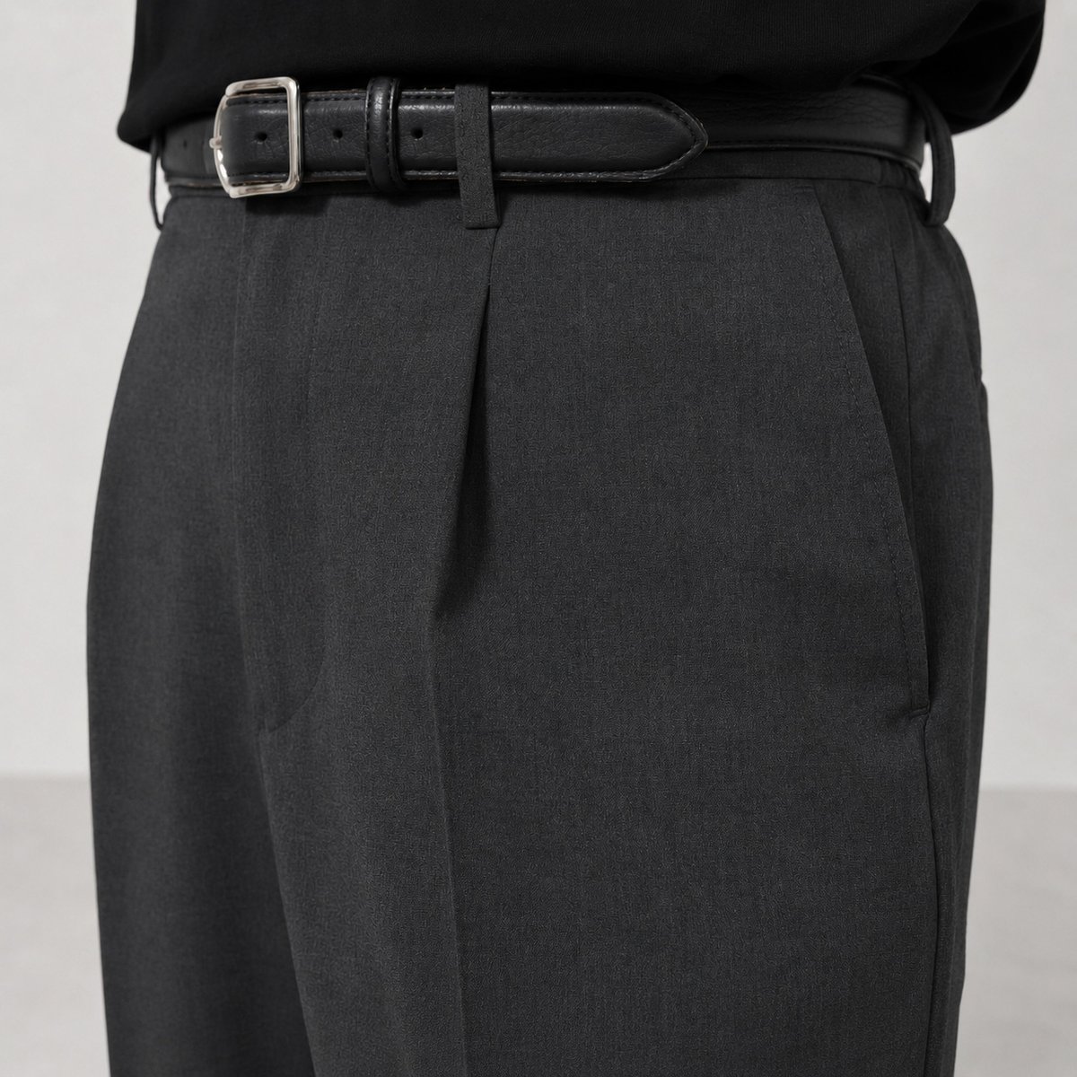 So　グレイスラックスパンツ　Lサイズ Grey Tuck Pants | So | 大人の新定番服