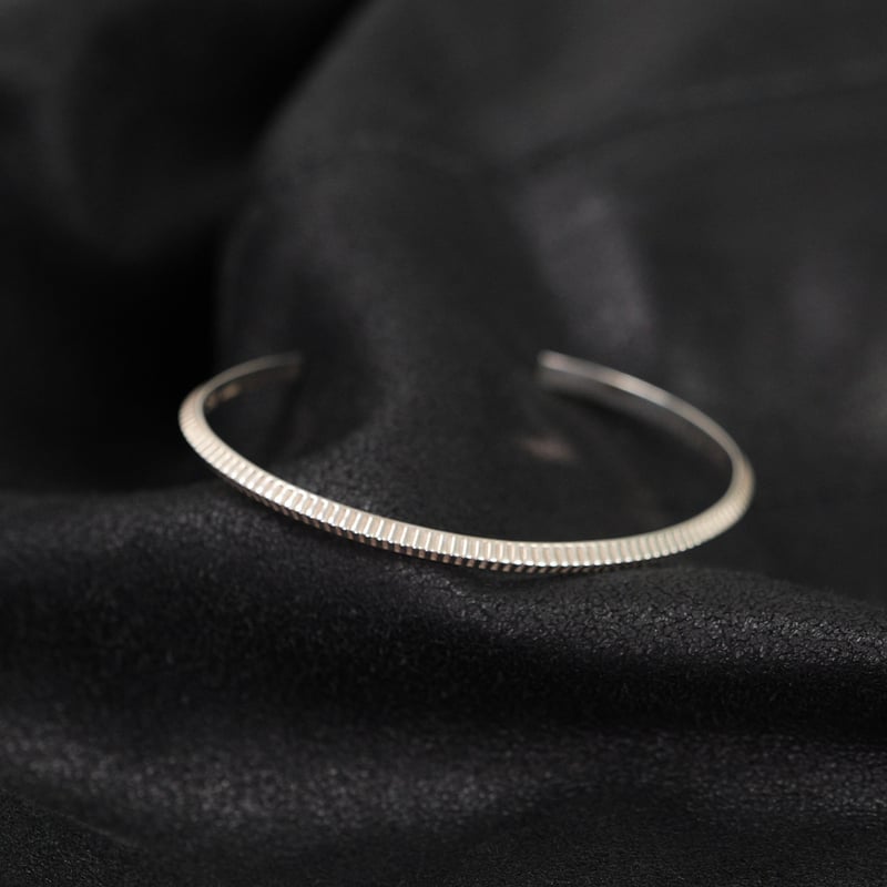 Linear Triangle Bangle | So