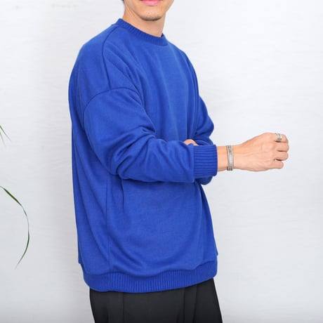 ロイヤルブルーニットソー