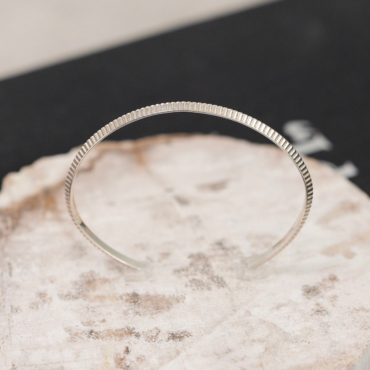 Linear Triangle Bangle シルバー メンズ バングル Linear Triangle Bangle | So