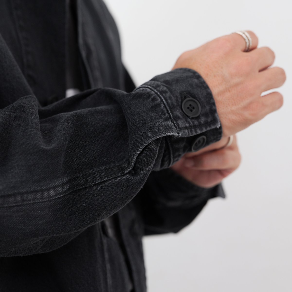 秋冬】Black Fade Denim Jacket | So｜大人に似合う”少数精鋭”の