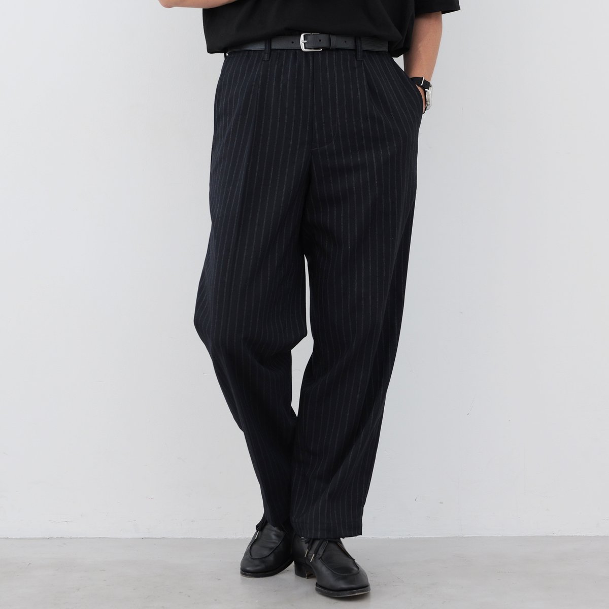 Stripe Slacks | So｜大人に似合う”少数精鋭”の定番服