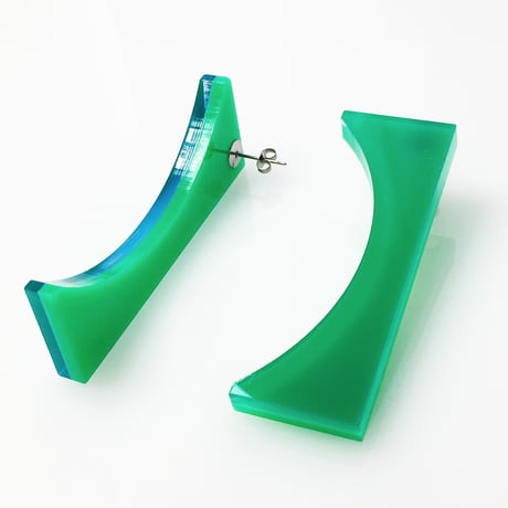 カッコつけるピアス ・イヤリング／クリアブルー×エメラルド