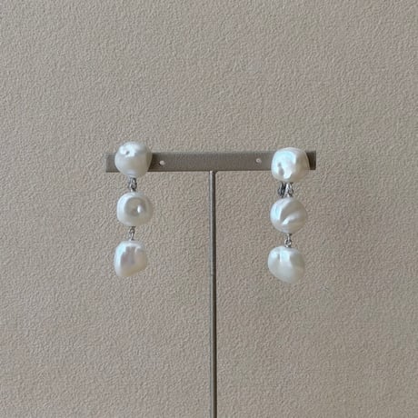 3粒ケシパールクリップイヤリング