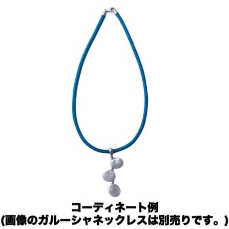 ３粒ペタルパールペンダントトップ