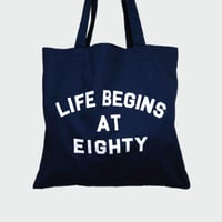 80KIDZ - Life Begins at Eighty トートバッグ (Navy)