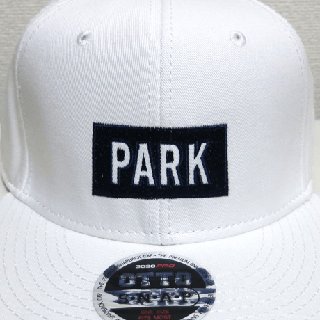 PARK - LOGO Snapback Cap (white/nany)