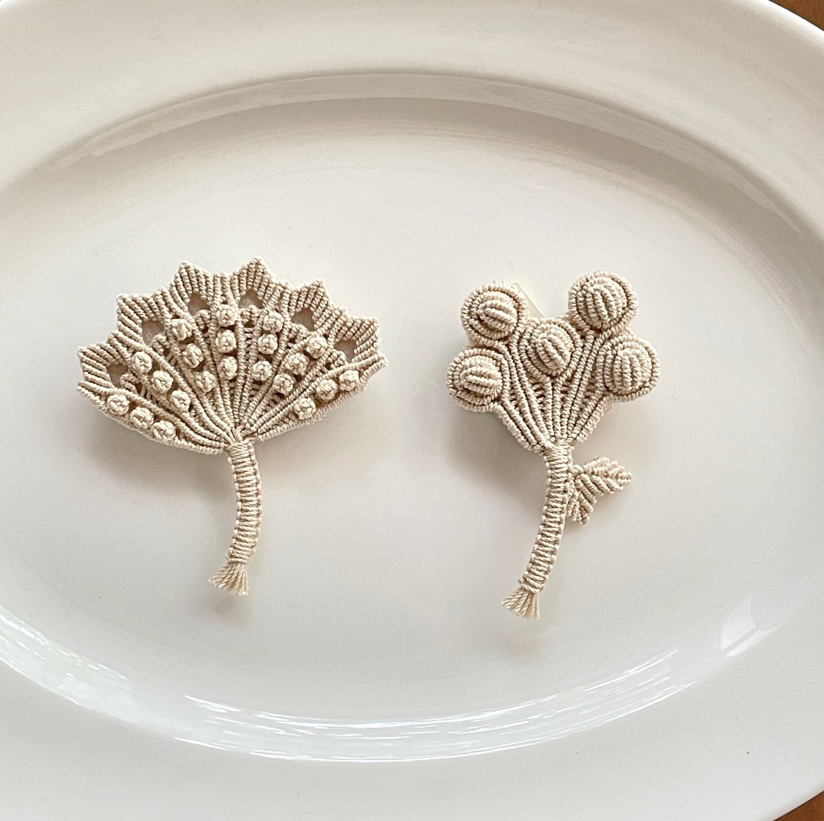 松田紗和 macrame lace brooch/D,E,F | zakkayaline