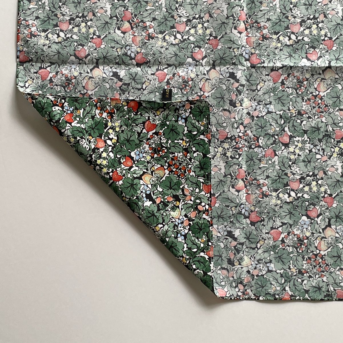 R&D.M.Co- bandanna/WILD BERRY FIELD LAWN | zak