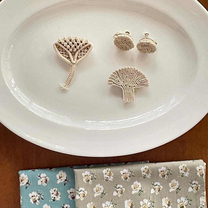 松田紗和 macrame lace brooch/G,H,I | zakkayaline