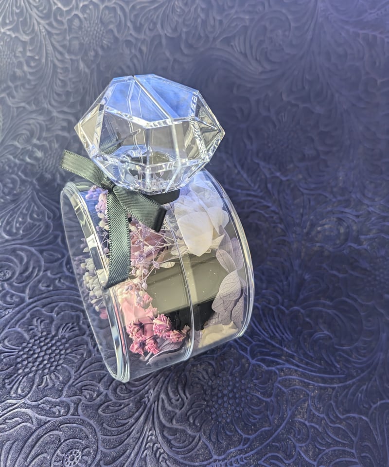 プリザーブドフラワー黒薔薇の魔法発動中シリーズ／薔薇とかすみ草の