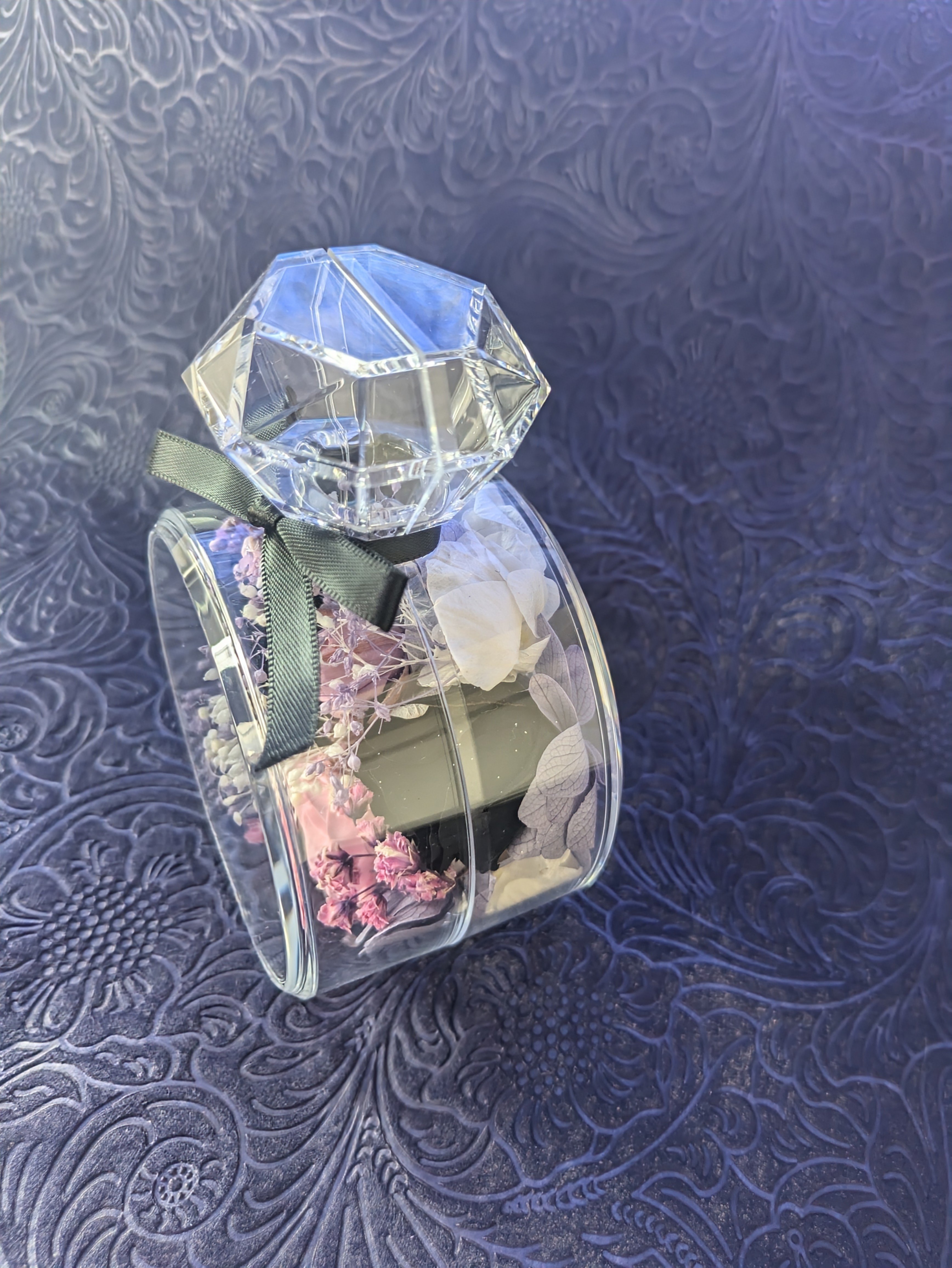 プリザーブドフラワー黒薔薇の魔法発動中シリーズ／薔薇とかすみ草の