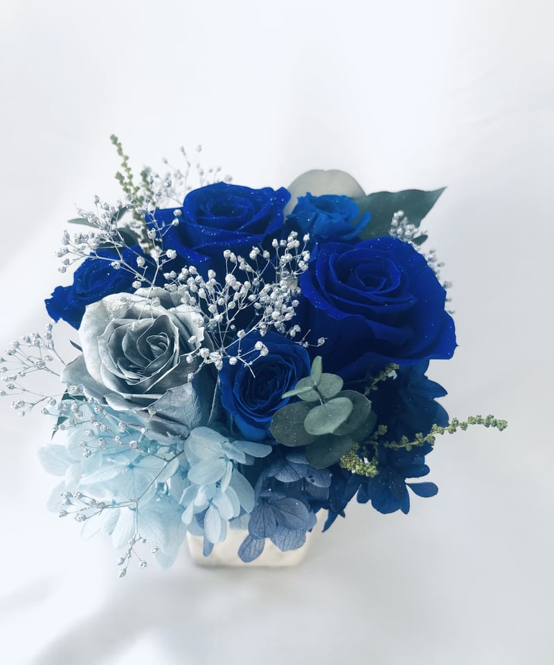 33本青バラブーケ　リボンバラ　枯れない薔薇 プレゼント お祝い　好きな人へ 枯れないお花！青バラ5本のプリザーブドフラワークリアケース