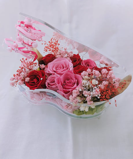 【プリザーブドフラワーピアノアレンジピンクと赤い薔薇のエレガントローズフラワーケースリボンラッピング付き】