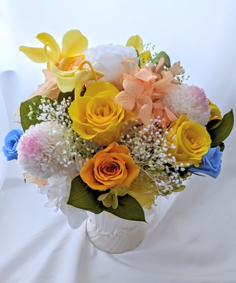 【プリザーブドフラワーアレンジ/薔薇とポンポンマム・デンファレの花畑／フラワーケース付き】