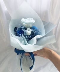 ベビーブルーローズとミニ薔薇とかすみ草のふんわり花束（プリザーブドフラワー）