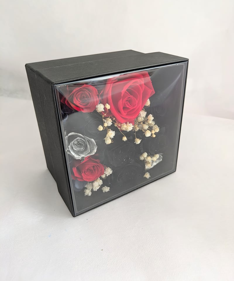 プリザーブドフラワー／フラワーボックス黒薔薇の魔法発動中3色ローズ