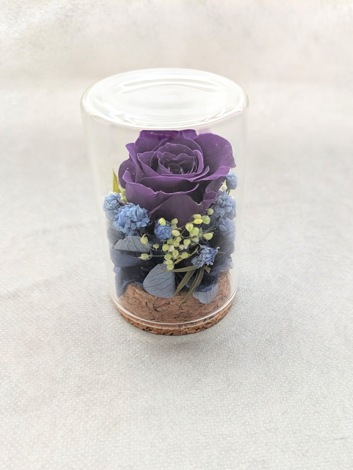 プリザーブドフラワー／紫のミニ薔薇と小花のミニガラスボトルギフト