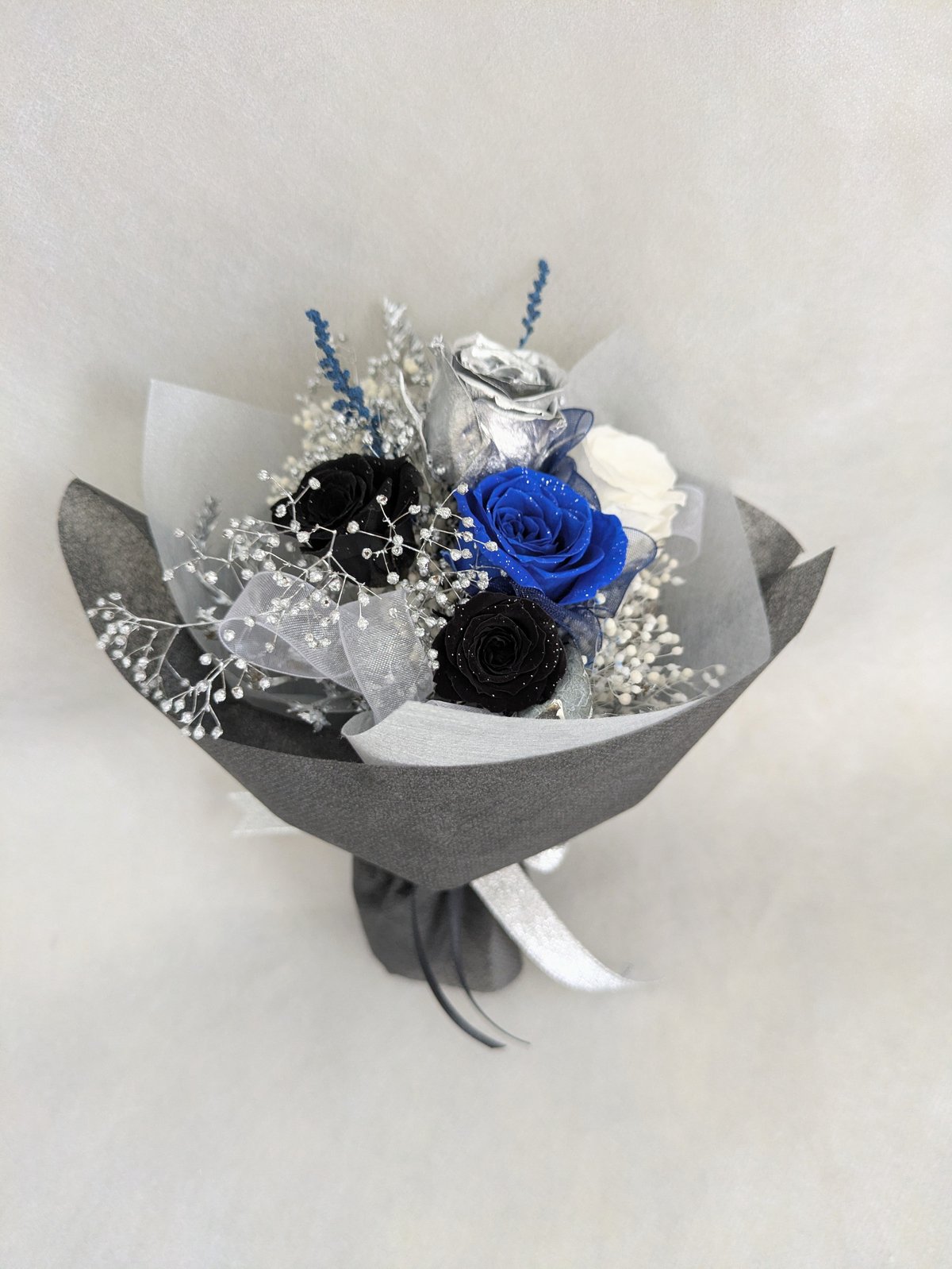 プリザーブドフラワー花束ボックス／4色のミニ薔薇5輪と小花の花束☆黒