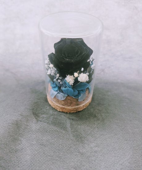 プリザーブドフラワー／黒薔薇の魔法発動中シリーズ／黒ミニ薔薇と小花のミニガラスボトルギフト