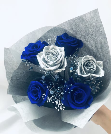 プリザーブドフラワー青とシルバーローズの6輪 花束（花束ラッピング）
