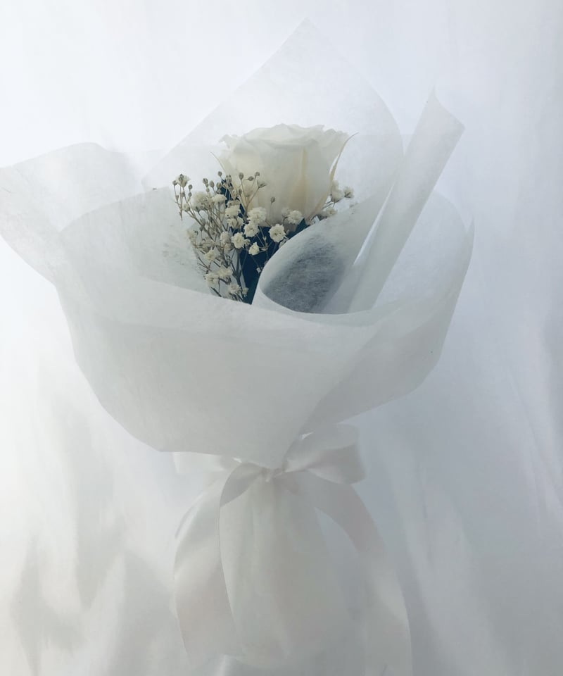 プリザーブドフラワー／白薔薇とかすみ草のふんわり一輪ラッピング