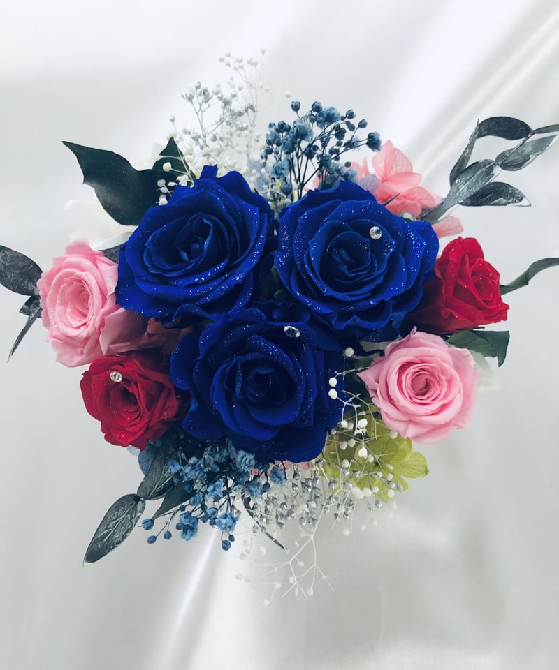 プリザーブドフラワー幸福の青い薔薇 とピンクと赤い薔薇の祝福