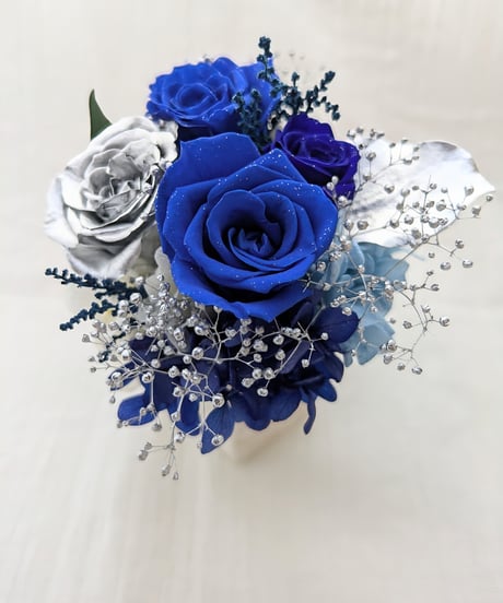 プリザーブドフラワー幸福の青い薔薇とシルバーのローズアレンジ【リボンラッピング付き】